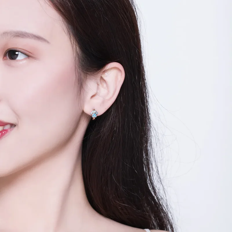 (image for) Silver Caring Dog Paw Hoop Earrings - PANDORA Style - SCE670 - View 4